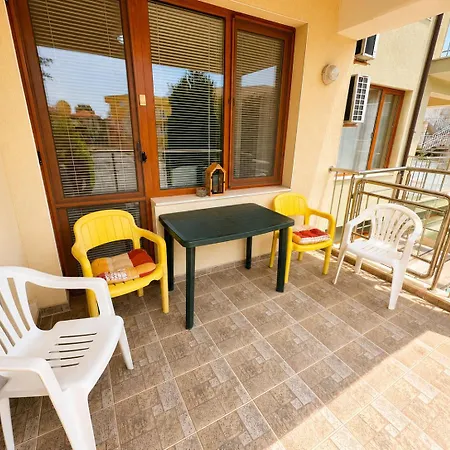 Glarus - 300meters From The Apartment Varna